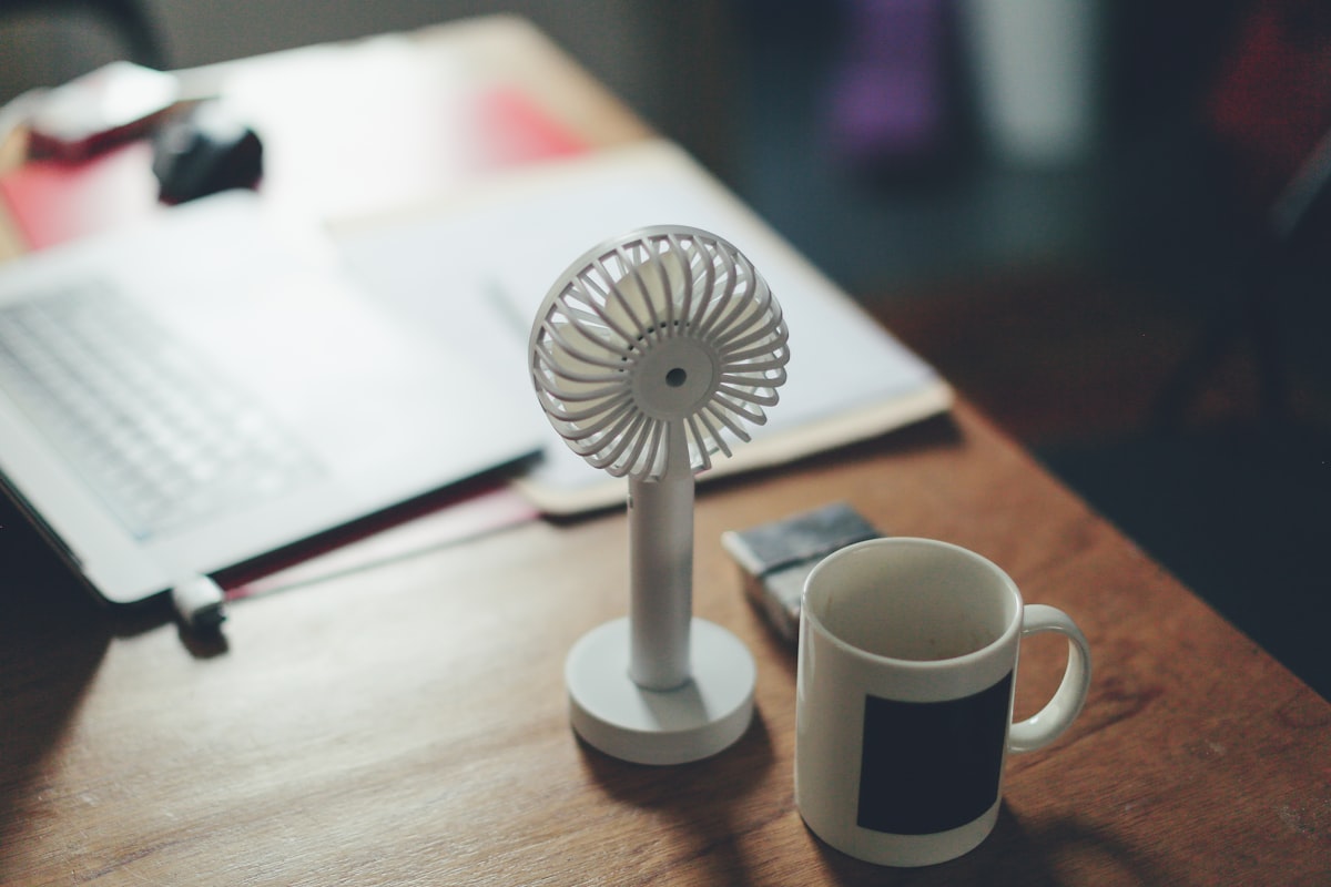 Staande ventilator zwart: tijdloos design met praktisch nut